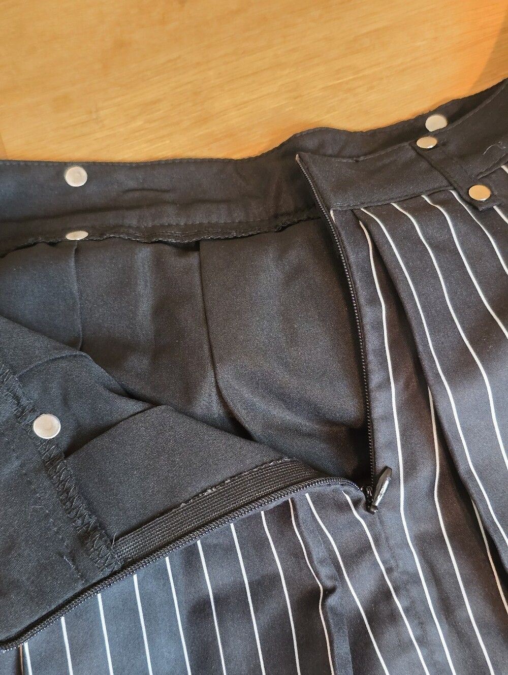 Black Pinstripe Layered Skort Lace-Up Grommet Detail Size L - Picture 8 of 11